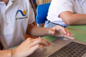 Apertura delle iscrizioni ai percorsi ITS per il biennio 2026/2028 IMMAGINE: Busto di persona, studente al pc