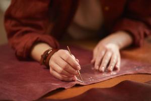 tessile moda persona al lavoro