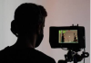 persona che filma film audiovisivo Settore audiovisivo in arrivo i bandi di Regione Liguria